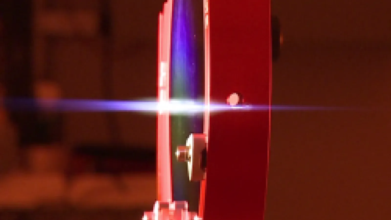Side view of mirror reflecting a pulse of light